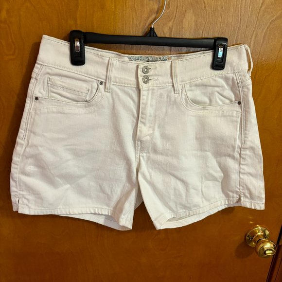 Levi's White Jean‎ Shorts with White Tab and Two Buttons - Picture 2 of 14